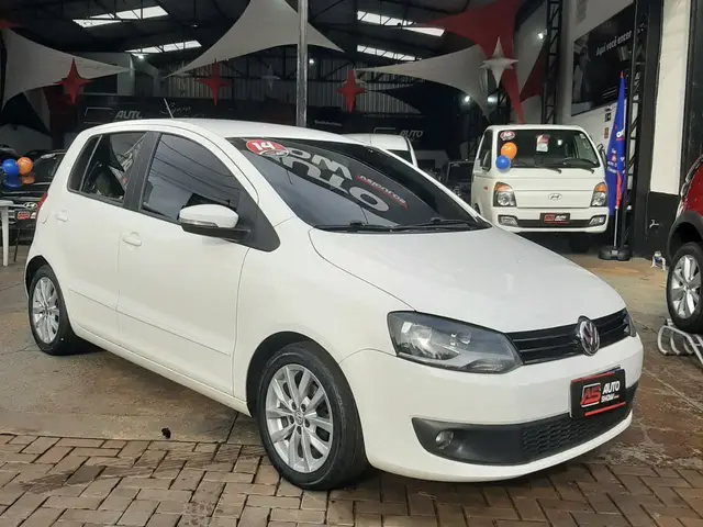 Carro Volkswagen Fox 2014 1.0 TEC (Flex) 4p