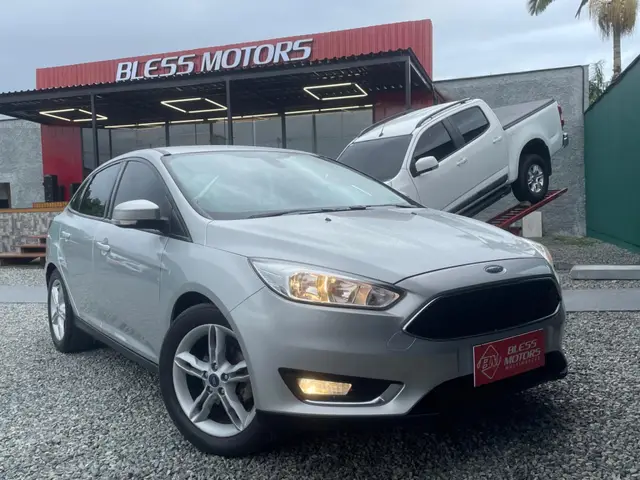 Carro Ford Focus Sedan 2016 SE 2.0 PowerShift