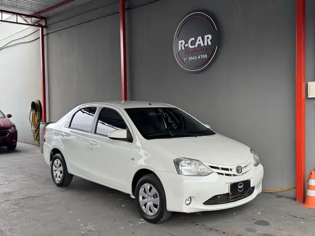 Carro Toyota Etios Sedan 2016 XS 1.5 (Flex)