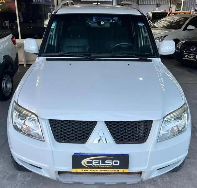 Carro Mitsubishi Pajero TR4 2013 2.0 16V 4x2 (Flex)