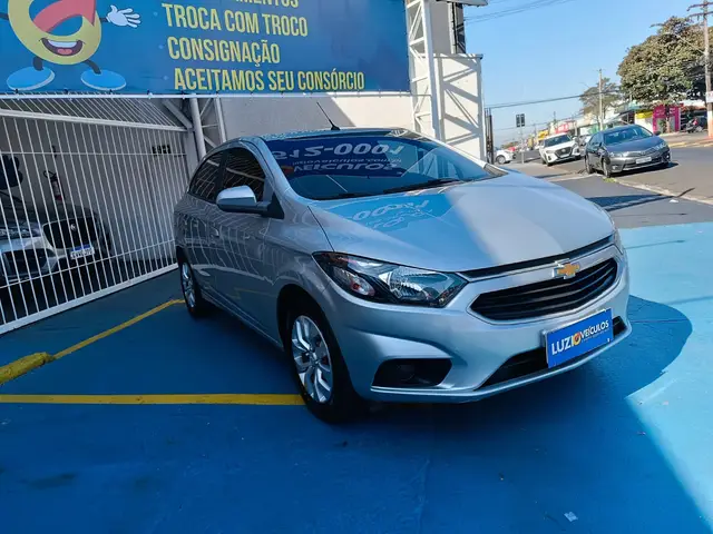 Carro Chevrolet Onix 2018 LT 1.4 8V FlexPower 5p Mec.