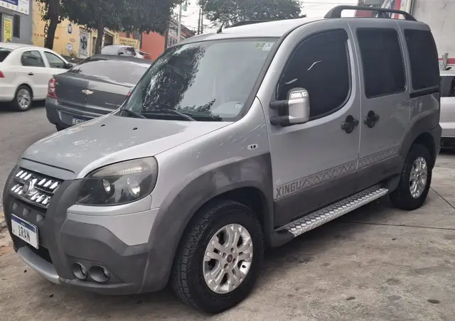 Carro Fiat Doblò 2013 Adventure 1.8 16V (Flex)
