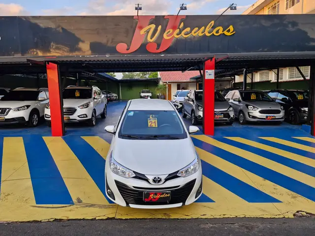 Carro Toyota Yaris Sedan 2021 1.5 XL Live (Flex)