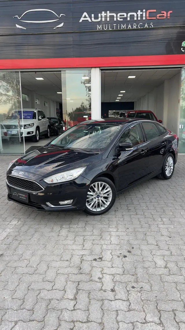Carro Ford Focus Hatch 2017 SE Plus 2.0 PowerShift