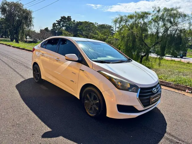 Carro Hyundai HB20S 2014 1.0 Comfort Plus (Flex)