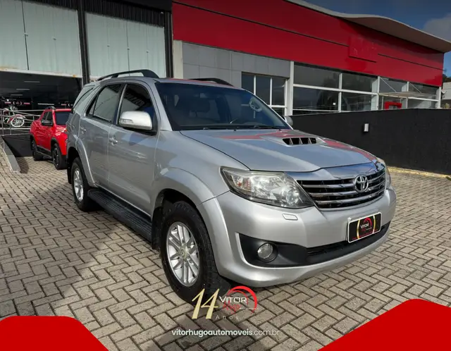 Carro Toyota Hilux SW4 2012 SRV 3.0 4X4 (7 Lugares)