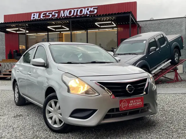 Carro Nissan Versa 2016 1.0 12V (Flex)