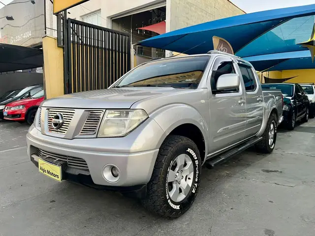 Carro Nissan Frontier 2013 XE 4x4 2.5 16V (cab. dupla)