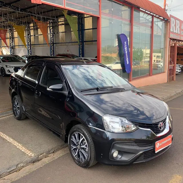 Carro Toyota Etios Sedan 2018 Platinum 1.5 (Aut) (Flex)