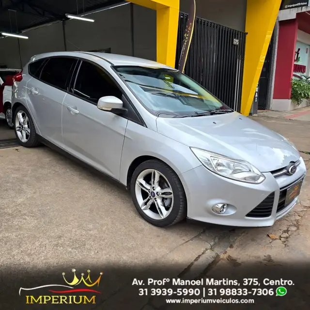 Carro Ford Focus Hatch 2015 SE 2.0 16V PowerShift