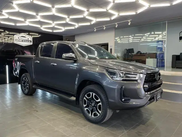 Carro Toyota Hilux Cabine Dupla 2023 SRX 4x4 2.8 Diesel
