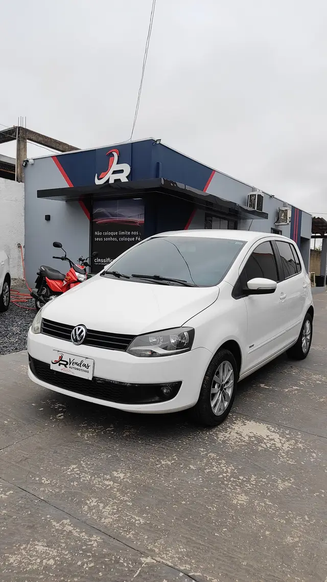 Carro Volkswagen Fox 2014 1.0 TEC (Flex) 4p