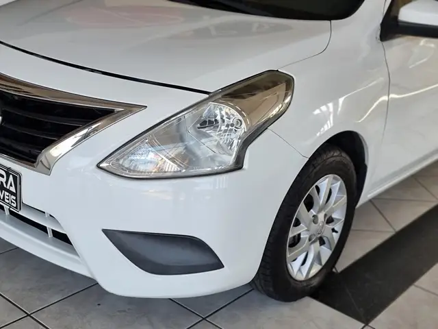 Carro Nissan Versa 2017 1.6 16V SV FlexStart CVT (Flex)