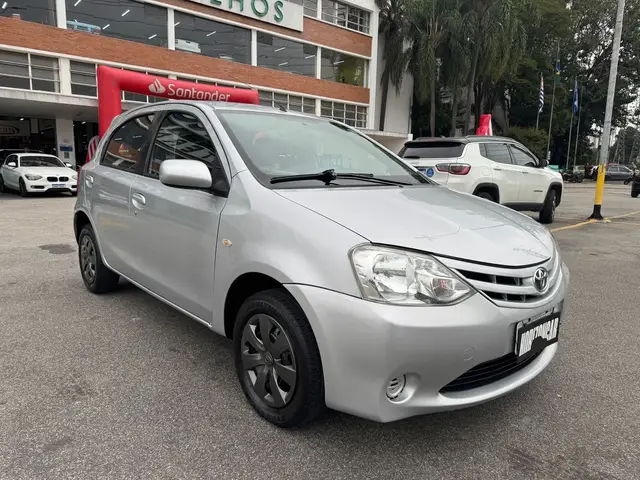 Carro Toyota Etios 2013 XS 1.3 (Flex)