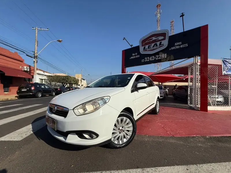 Fiat Grand Siena Essence 1.6 16V (Flex)
