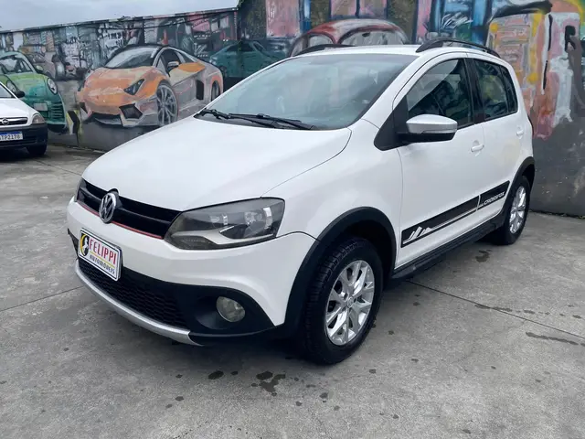 Carro Volkswagen CrossFox 2014 I-Motion 1.6 VHT (Flex)