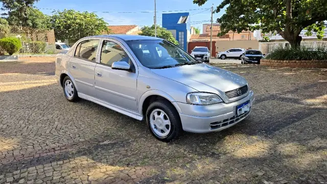 Carro Chevrolet Astra Sedan 2001 GL Milenium 1.8 MPFi
