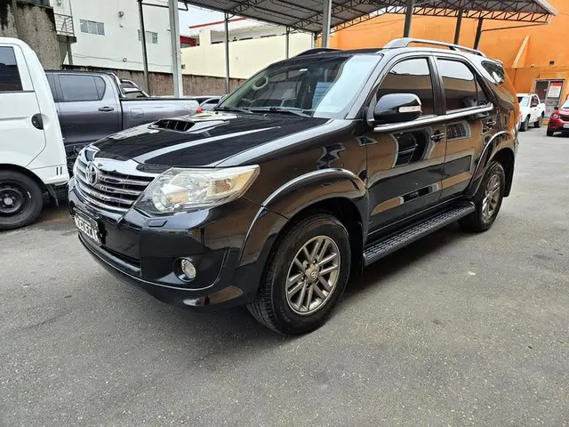 Carro Toyota Hilux SW4 2013 SRV 3.0 TDI 4X4 (5 Lugares)