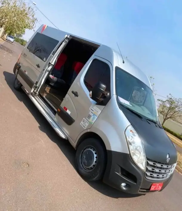 Carro Renault Master 2017 2.3 16V dCi L1H1 Furgão