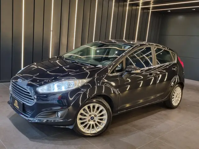 Carro Ford Fiesta Hatch 2014 Titanium Powershift 1.6 (Flex)