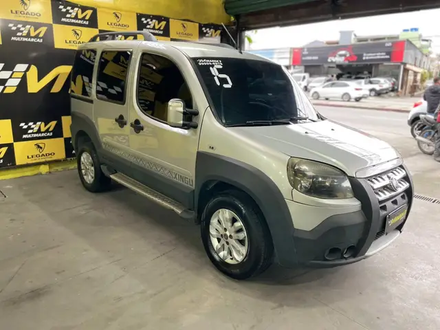 Carro Fiat Doblò 2015 Adventure 1.8 16V (Flex)