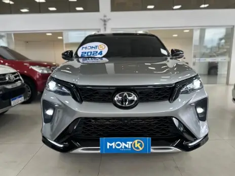 Carro Toyota SW4 2024 SRX 2.8 Turbodiesel 4x4 (Aut.) (7 Lugares)