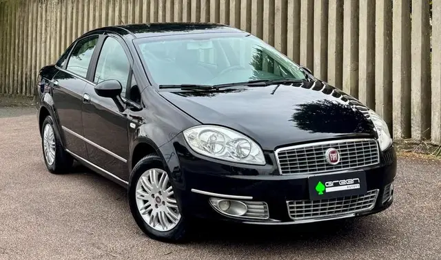 Carro Fiat Linea 2011 HLX 1.8 16V Dualogic (Flex)
