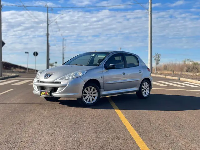Carro Peugeot 207 2011 Hatch XR 1.4 8V (flex) 4p