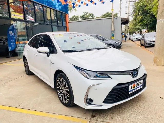 Carro Toyota Corolla 2023 Altis Hybrid 1.8 Flex