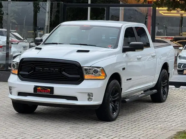 Carro RAM Classic 2022 Laramie 5.7