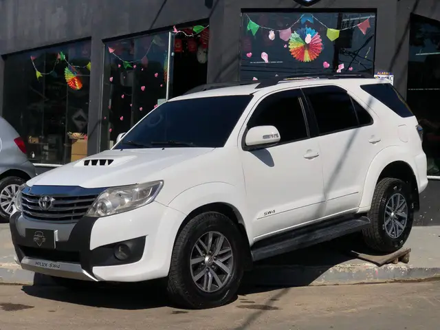 Carro Toyota SW4 2015 Hilux  3.0 TDI 4x4 SRV 7L