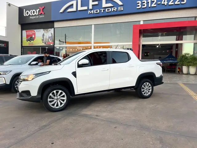 Carro Fiat Strada 2025 Volcano 1.3 Flex 8V CD Aut.