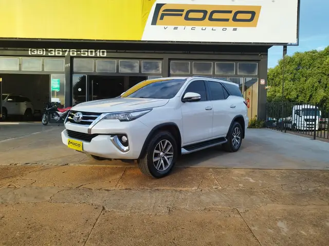 Carro Toyota SW4 2017 2.8 TDI SRX 5L 4x4 (Aut)