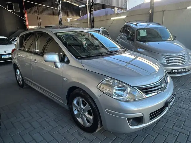 Carro Nissan Tiida 2012 SL 1.8 (flex) (aut)