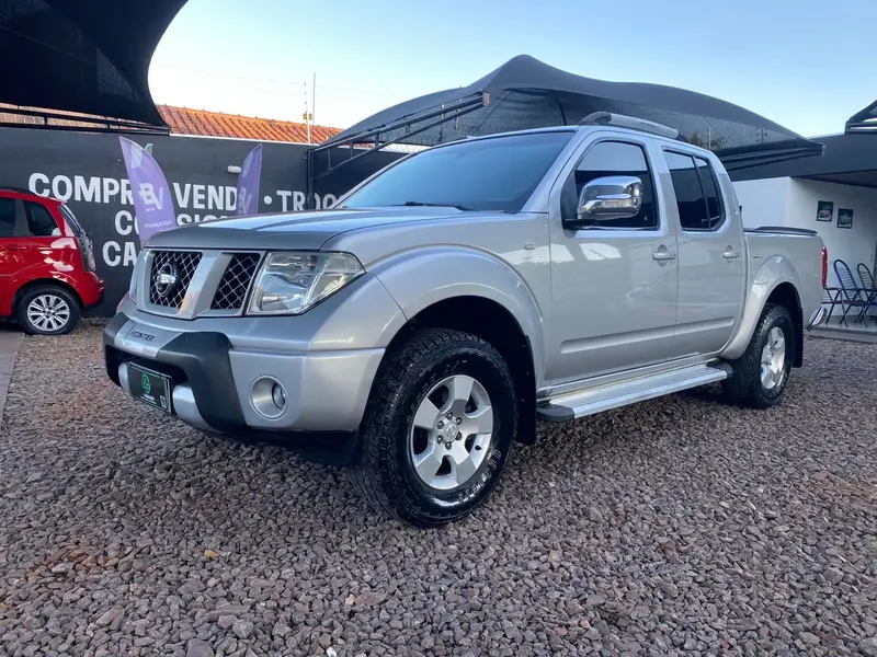 Nissan XE 4x4 2.5 16V (cab. dupla)