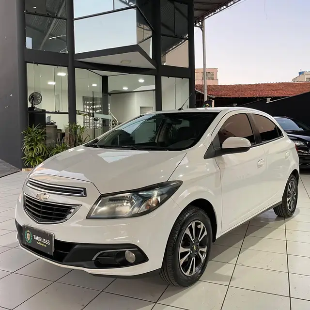 Carro Chevrolet Onix 2014 HATCH LTZ 1.4 8V FlexPower 5p Mec.