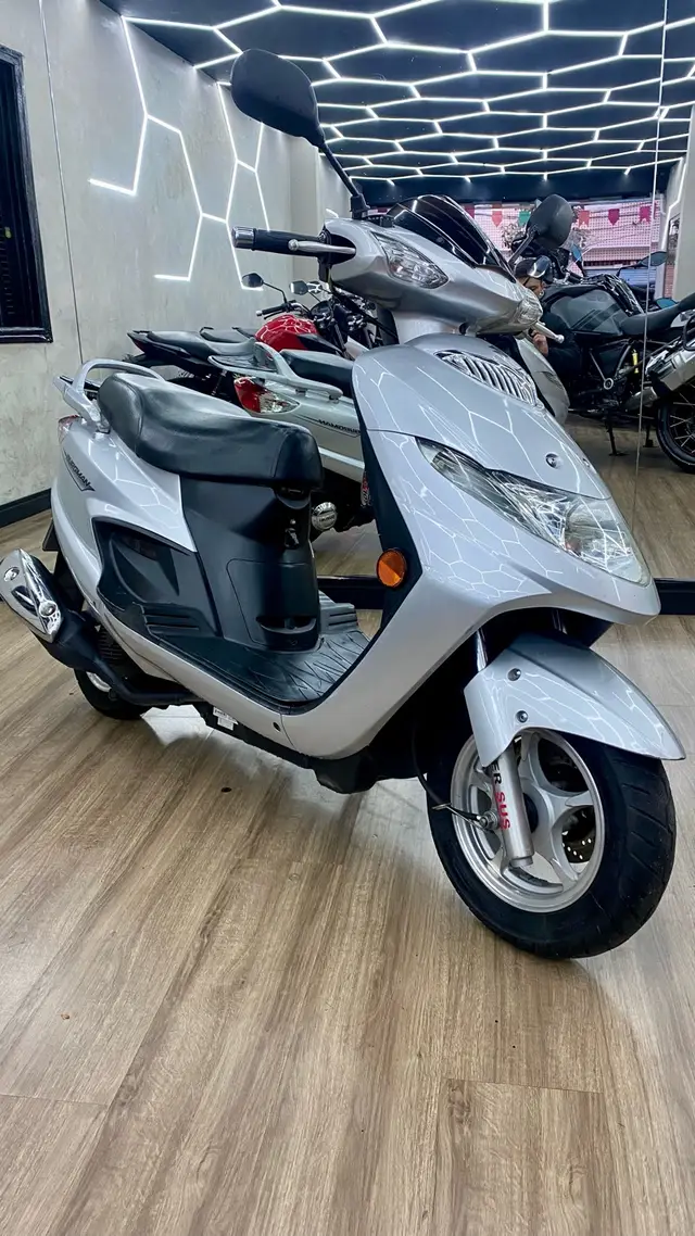 Moto Suzuki Burgman 2009 AN 125