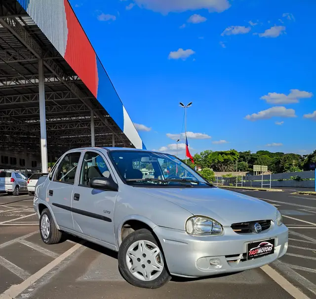 Carro Chevrolet Classic 2005 Corsa Sedan  Life 1.0 VHC