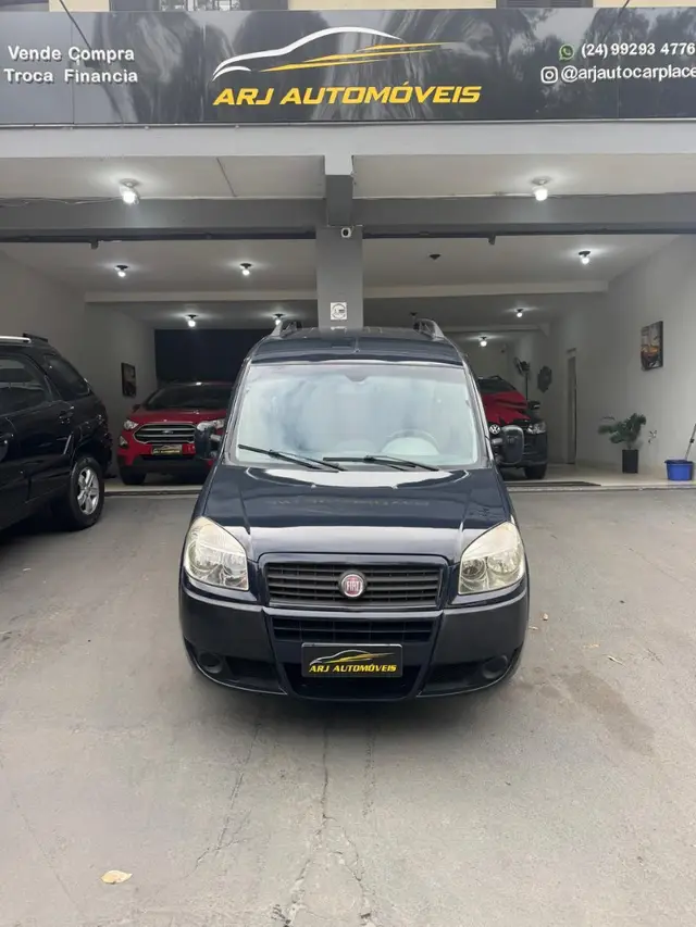 Carro Fiat Doblò 2013 Essence 1.8 16V (Flex)