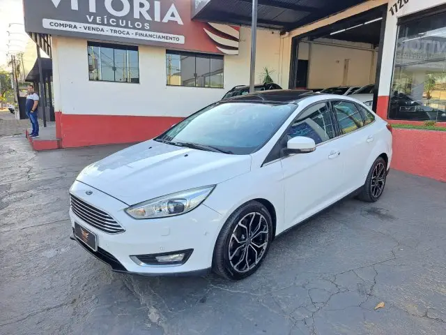 Carro Ford Focus Sedan 2017 Titanium 2.0 PowerShift