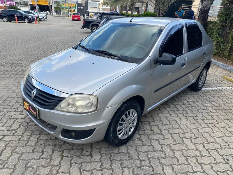 Renault Logan Authentique 1.0 16V (flex)
