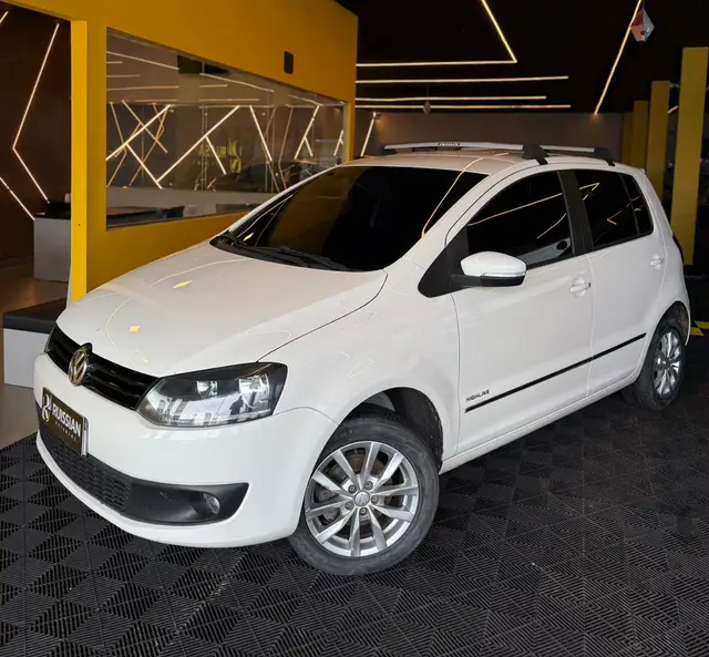 Carro Volkswagen Fox 2014 1.6 VHT Highline (Flex)