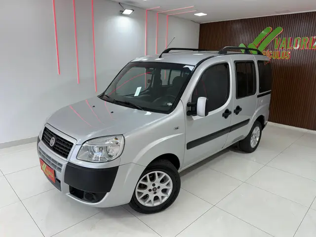 Carro Fiat Doblò 2018 Essence 1.8 7L (Flex)