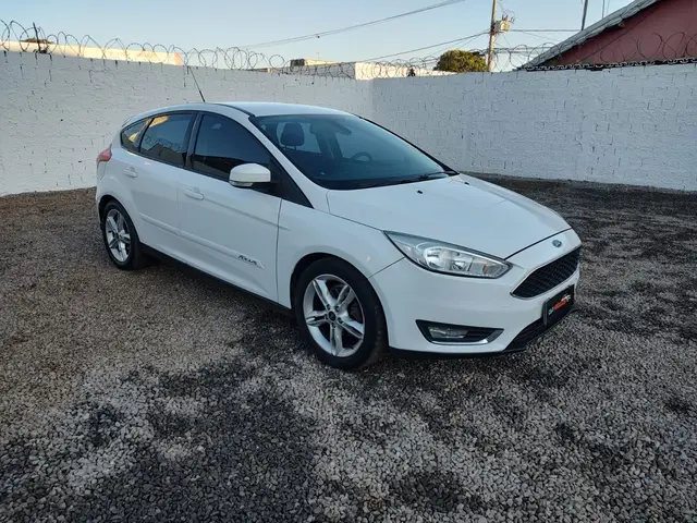 Carro Ford Focus Hatch 2016 SE 1.6 16V TiVCT