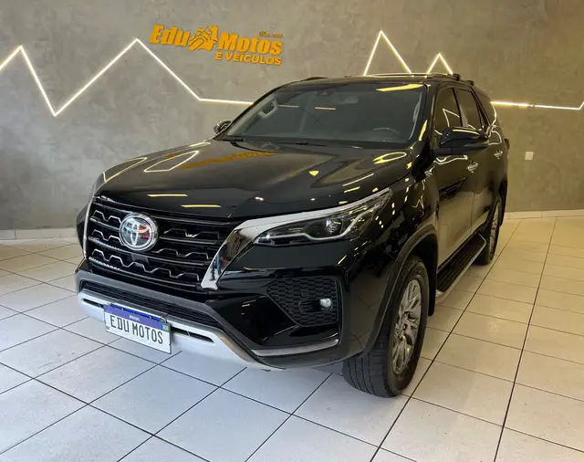 Carro Toyota SW4 2021 SRX 2.8 turbodiesel 7L 4x4 (Aut)