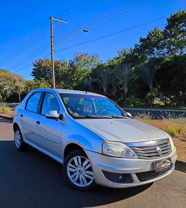 Carro Renault Logan 2011 Expression 1.6 8V Hi-Torque (flex)
