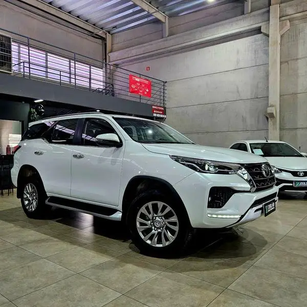 Carro Toyota Hilux SW4 2023 SRX 2.8 turbodiesel 7L 4x4 (Aut)
