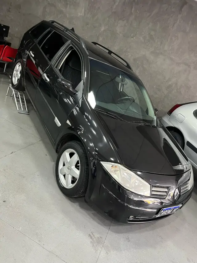 Carro Renault Megane Grand Tour 2010 Mégane Grand Tour Dynamique 2.0 16V (aut)