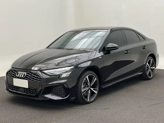 Carro Audi A3 2024 2.0 Sed.Perf. Black TFSI S-tr. (Hib.)