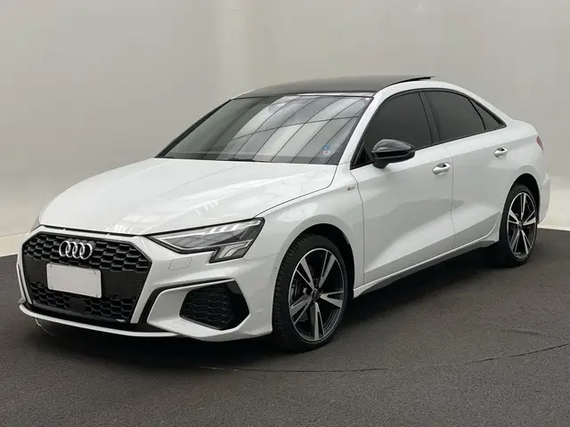 Carro Audi A3 2024 2.0 Sed.Perf. Black TFSI S-tr. (Hib.)